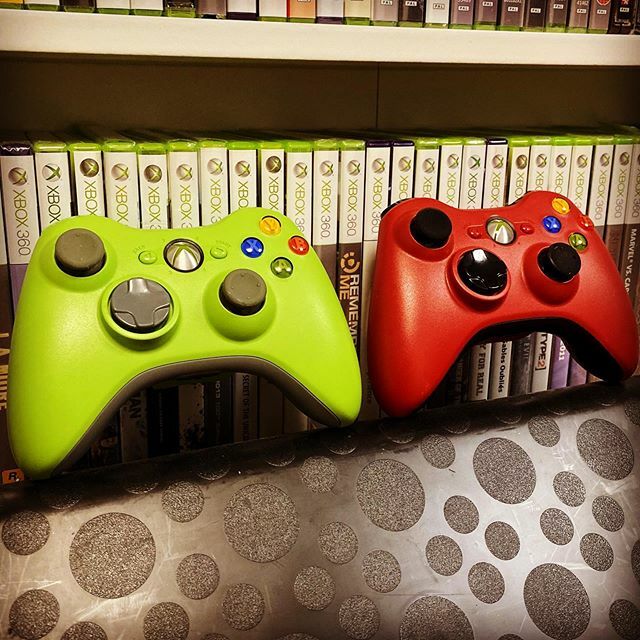 La #Xbox360 avait aussi sont lot de manettes exclusives #vert #green #rouge #red #Xbox #Microsoft #Supagreen #Collection #Collector #Microsoft #LimitedEdition https://t.co/JQLmQypvqg pic.twitter.com/gqlAQ5mHmR