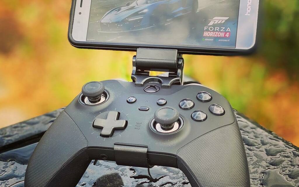 Le futur on vous dit ! #xbox #xcloud #controller #eliteseries2 #honor8 #android #gamer #instagaming #xboxmvp #whereyouwant #forzahorizon4 https://t.co/MiH9Iip3Lo pic.twitter.com/Bh89o2bn0B