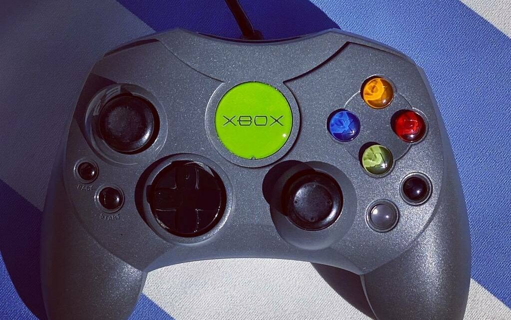 Manette Collector Xbox Original Xbox Live Bêta #xbox #xboxoriginal #xboxlive #xboxlivebeta #betaxboxlive #grey #instagaming #collector #xboxmvp https://t.co/zC7zbGlbZB pic.twitter.com/Qw5dmLElho