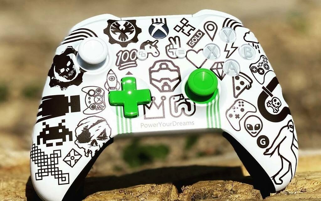 Manette #XboxOne envoyée aux MVP Xbox et Xbox Ambassadors. #xbox #xboxone #xboxones #xboxonex #xboxseriesx #xboxmvp #poweryourdreams #collector #xboxgaming #instagaming #instagamer https://t.co/g5faF5cXgK pic.twitter.com/87XmkRGV1m